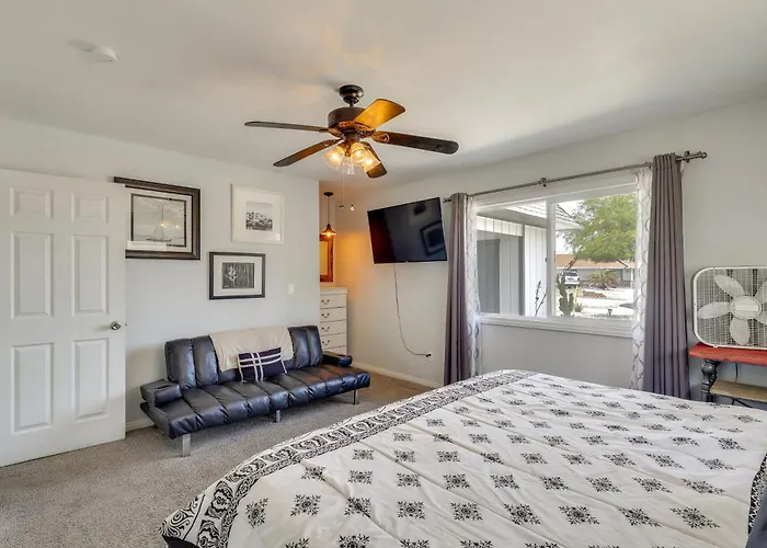 2 Mi To Havasu State Park: W/ Pool! Holiday home *